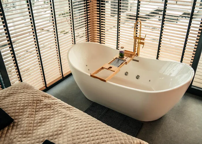 Luxusní stan Goralski Harem Osada Glamp & Glass Z Jacuzzi I Balia